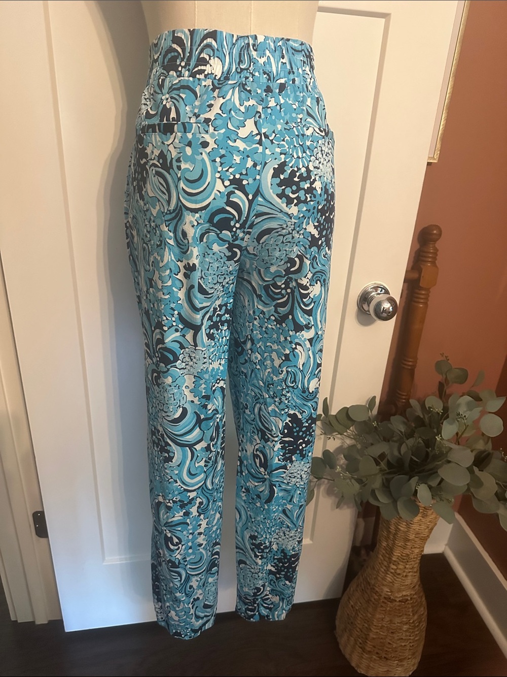 Lilly Pulitzer Rici stretch Resort white Mermazing Blue Floral M pockets pants - Picture 9 of 13